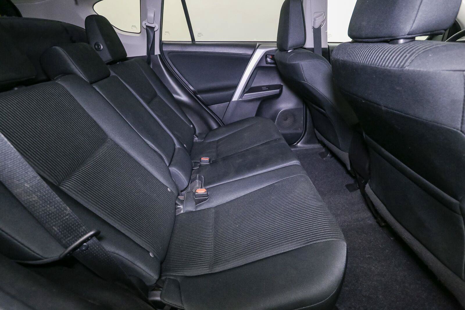 Used 2018 Toyota RAV4 LE w/ All Weather Liner Package AWD/4WD image 20