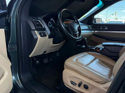Used 2016 Ford Explorer XLT w/ Equipment Group 202A FWD image 40