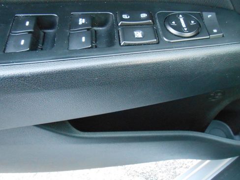 Used 2018 Hyundai Elantra Value Edition image 17