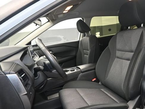 Used 2025 Nissan Rogue SV AWD/4WD image 9