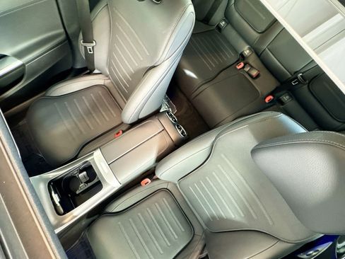 Certified 2025 Mercedes-Benz C 300 4MATIC Sedan image 19