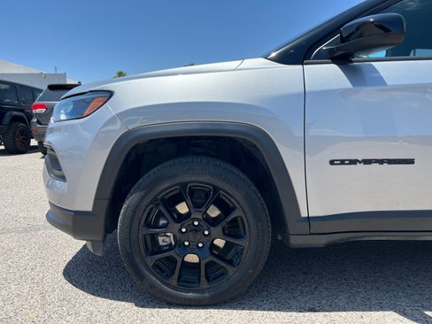 Used 2022 Jeep Compass Latitude AWD/4WD image 11