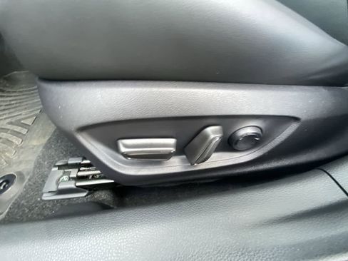 Used 2025 Toyota Prius Plug-In Hybrid image 12