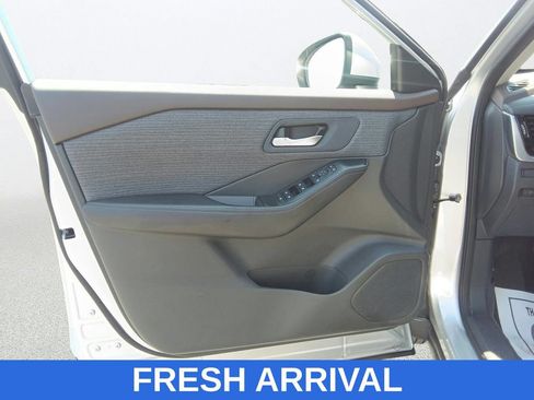 Used 2022 Nissan Rogue SV FWD image 17
