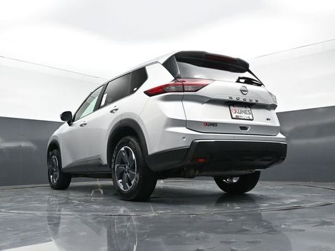 Used 2024 Nissan Rogue SV FWD image 50