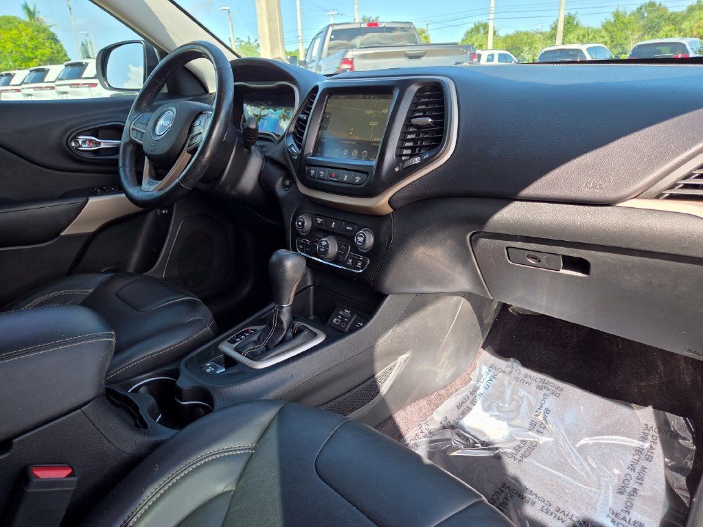 Used 2017 Jeep Cherokee Limited w/ Technology Group FWD image 14