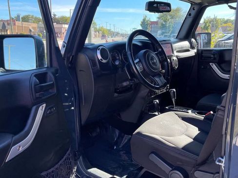 Used 2017 Jeep Wrangler Unlimited Sahara w/ Connectivity Group image 11