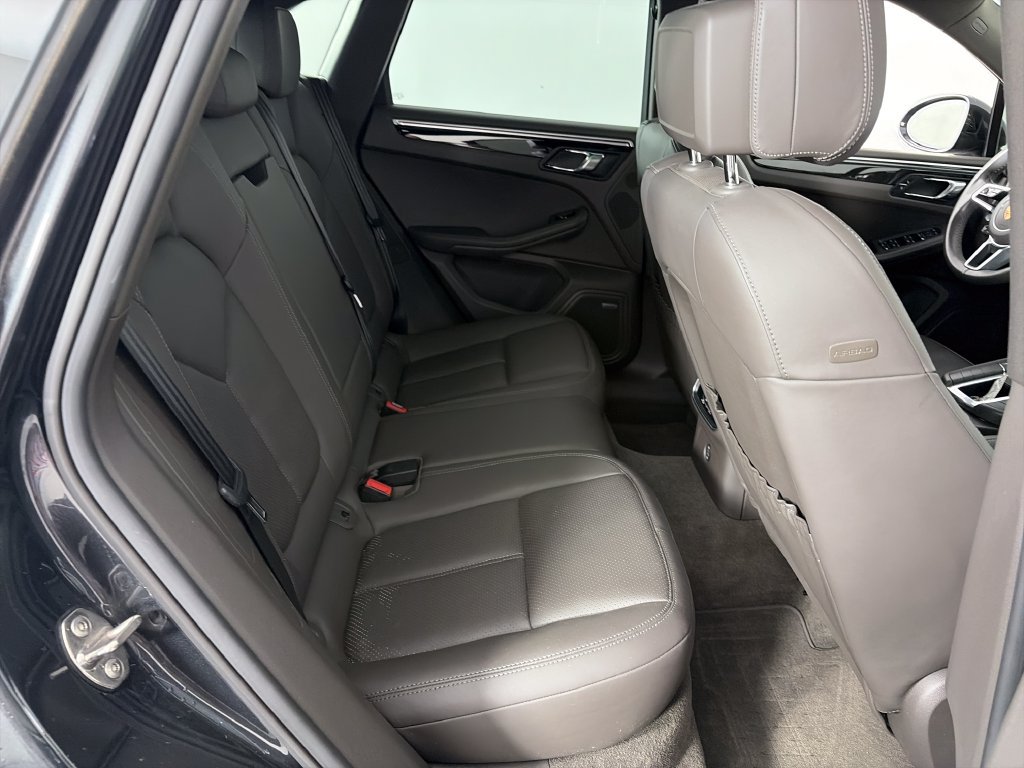 Used 2017 Porsche Macan AWD/4WD image 28