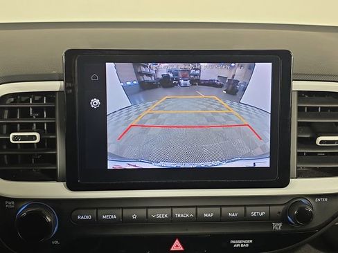 Used 2022 Hyundai Venue Limited image 23