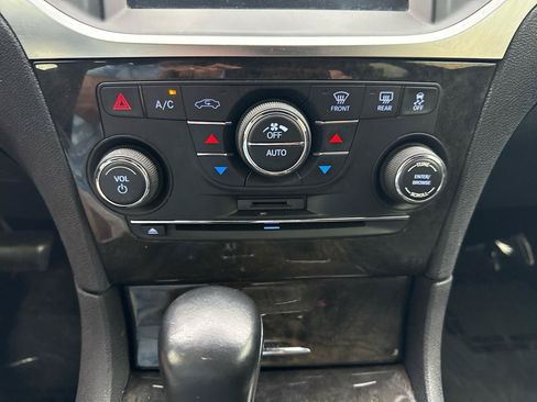 Used 2011 Chrysler 300 C w/ Sound Group RWD image 21