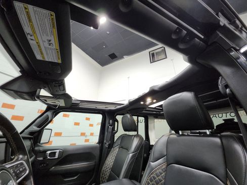 Used 2022 Jeep Wrangler Unlimited Sahara image 2