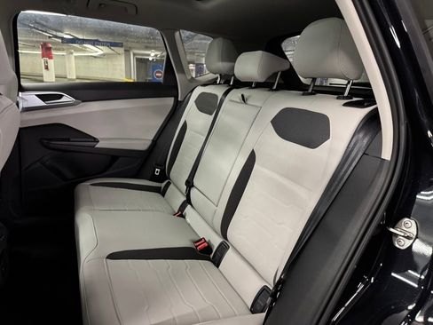 New 2025 Volkswagen Taos SE image 21