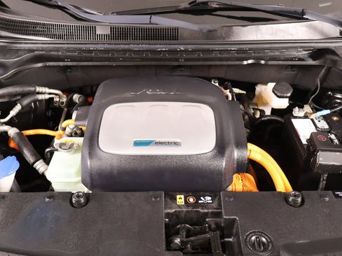 Used 2018 Kia Soul EV + FWD image 20