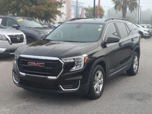 Used 2023 GMC Terrain SLE w/ Driver Convenience Package FWD image 8