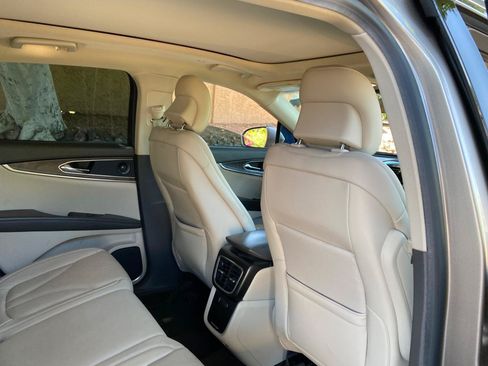 Used 2019 Lincoln Nautilus Reserve FWD image 42
