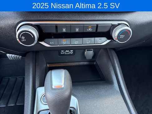 Used 2025 Nissan Altima 2.5 SV FWD image 18