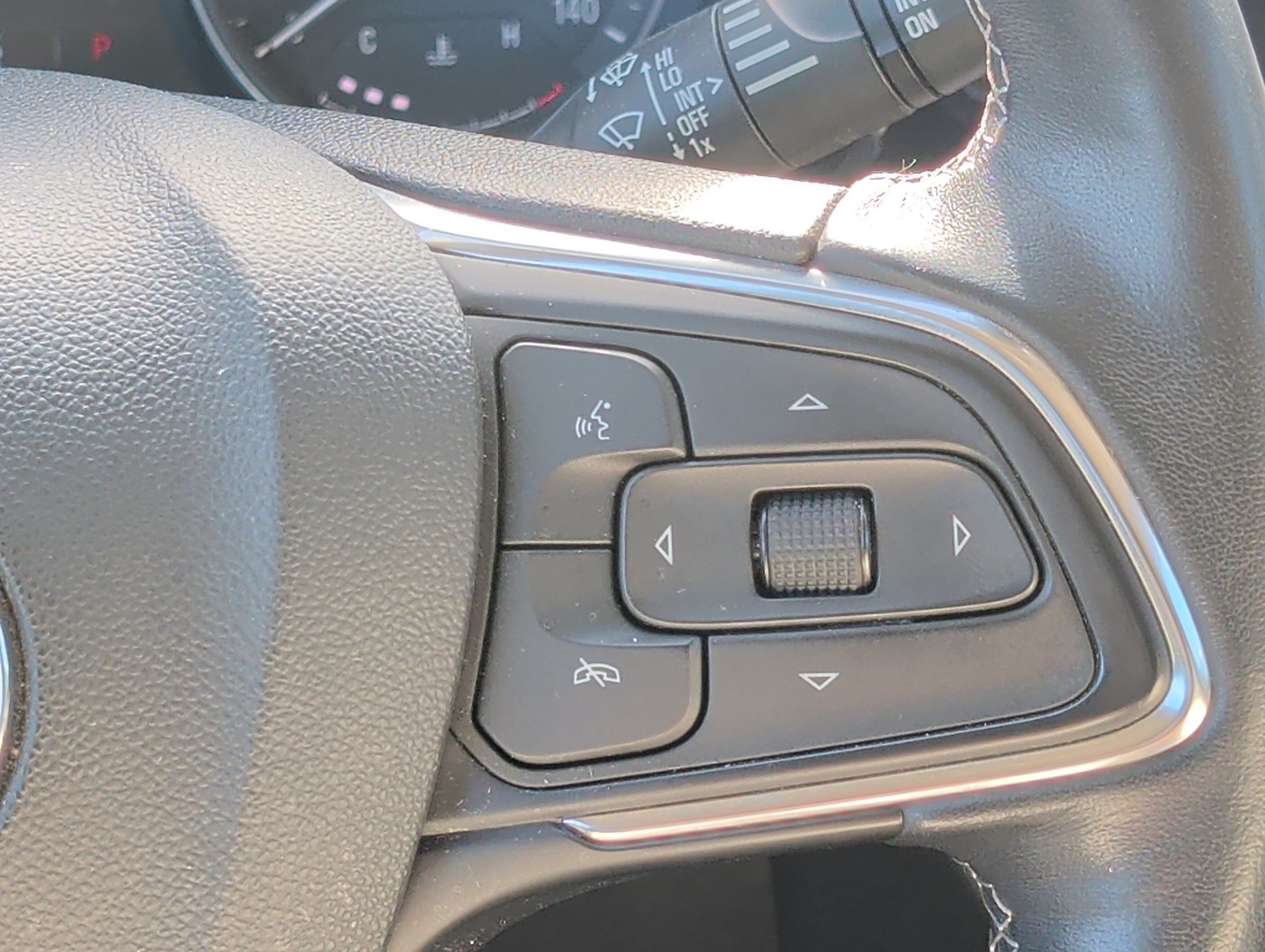 Used 2020 Buick Encore GX Essence w/ Advanced Technology Package AWD/4WD image 29