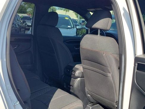 Certified 2025 Honda Pilot Sport image 9