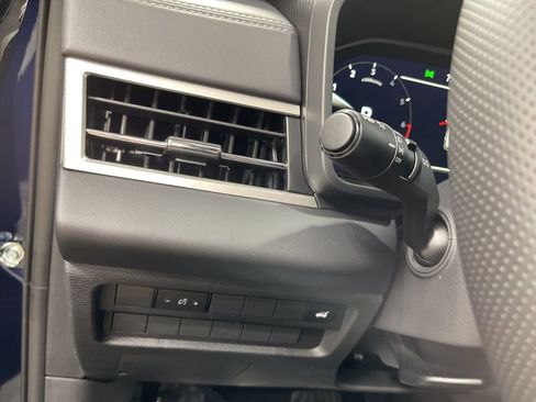 New 2025 Mitsubishi Outlander SE image 7