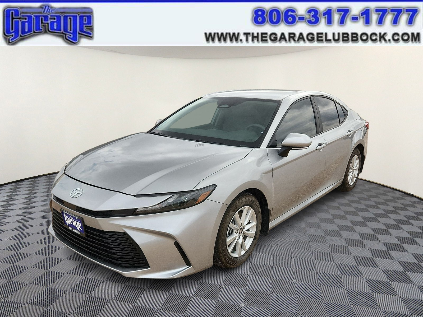 Used 2025 Toyota Camry LE w/ Convenience Package FWD image 1