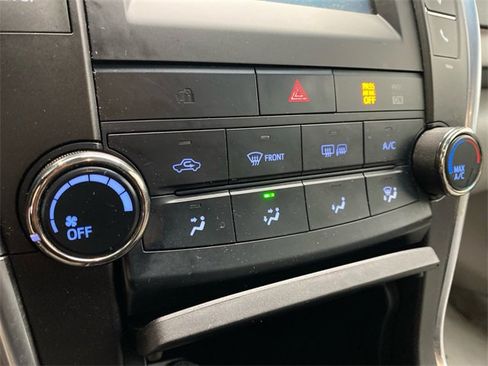 Used 2016 Toyota Camry SE image 22