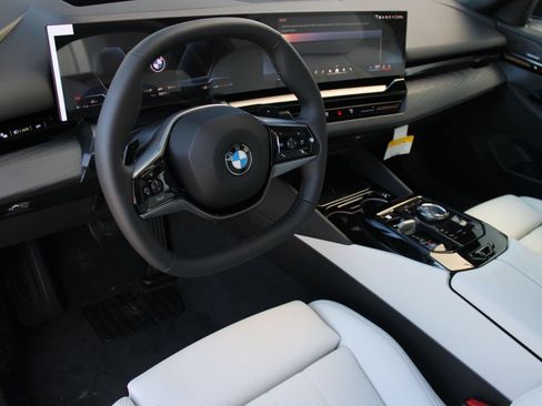 Used 2026 BMW 530i w/ Premium Package RWD image 4