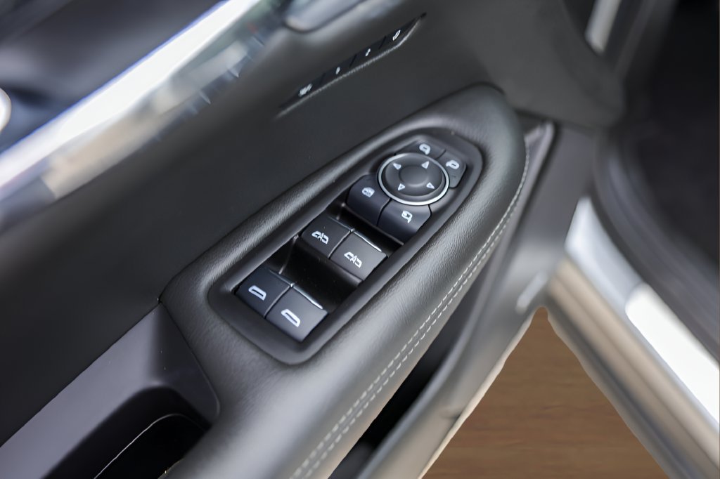 Certified 2025 Cadillac XT6 Premium Luxury FWD image 24