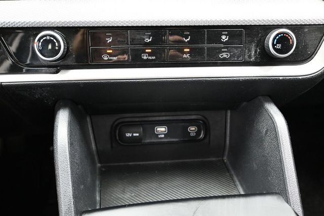 Used 2025 Kia Sportage LX FWD image 40