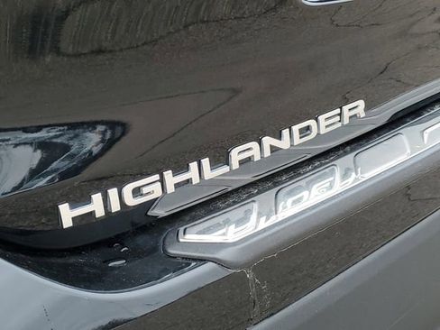 Used 2022 Toyota Highlander XLE image 32