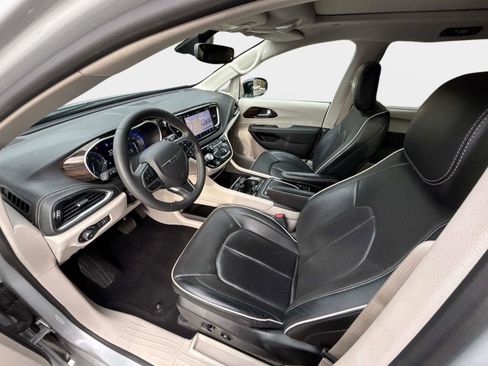 Used 2024 Chrysler Pacifica Limited image 20