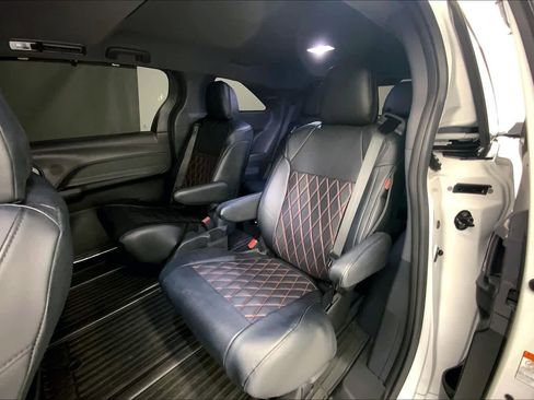 Used 2024 Toyota Sienna XSE image 17