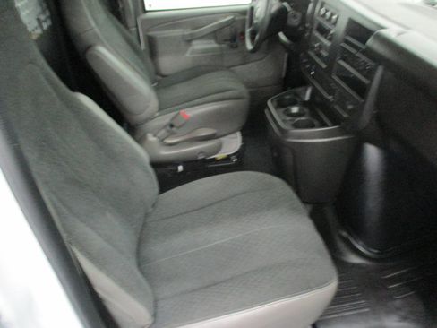 Used 2024 GMC Savana 2500 w/ Driver Convenience Package RWD image 10