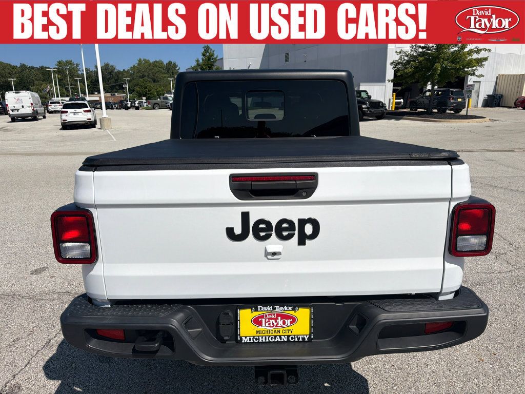 Used 2022 Jeep Gladiator Sport AWD/4WD image 4