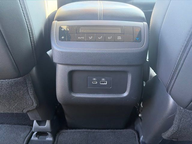Used 2025 Nissan Pathfinder SL FWD image 9