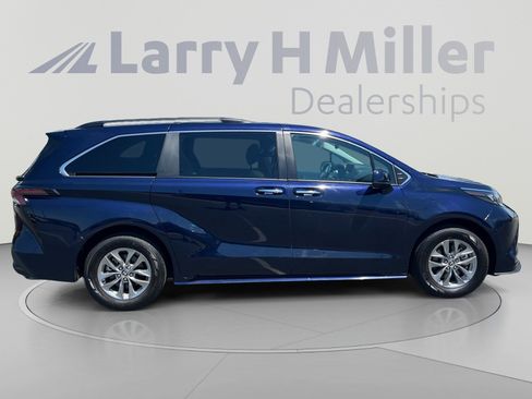 Certified 2026 Toyota Sienna XLE FWD image 6