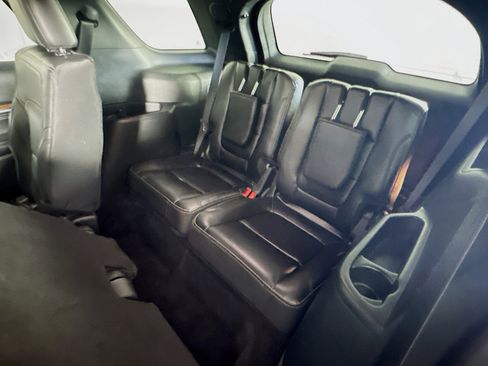 Used 2018 Ford Explorer Limited image 29