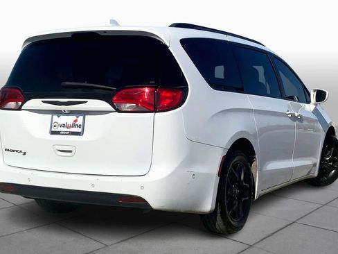 Used 2020 Chrysler Pacifica Touring-L Plus image 12