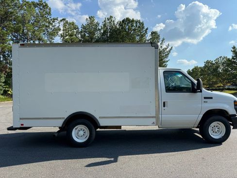 Used 2015 Ford E-350 and Econoline 350 Super Duty image 8