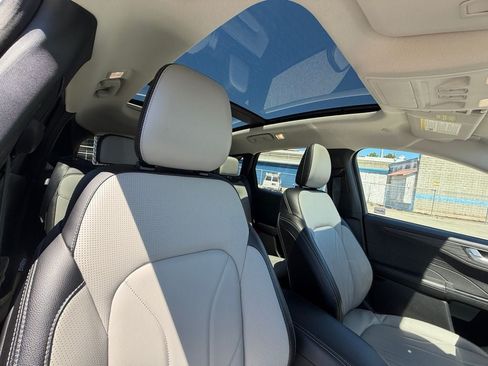 Used 2025 Ford Escape SE w/ PHEV Premium Package FWD image 27
