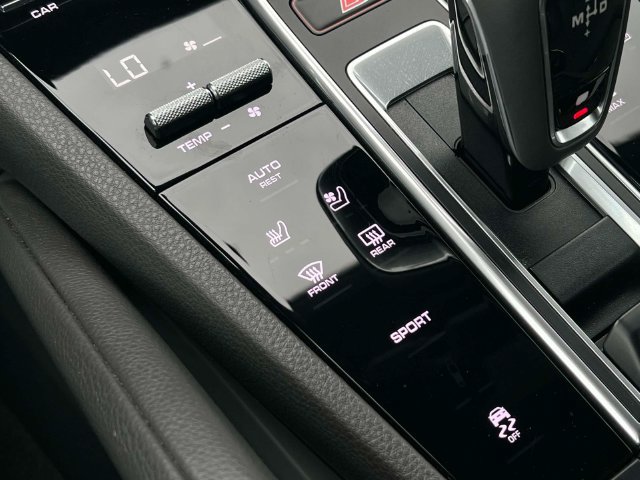 Used 2020 Porsche Cayenne AWD/4WD image 17