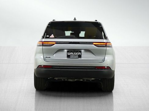 Used 2023 Jeep Grand Cherokee Altitude image 4