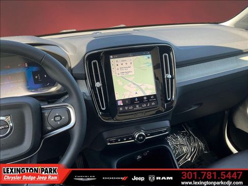 Used 2023 Volvo XC40 B5 Ultimate w/ Climate Package AWD/4WD image 9