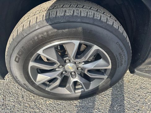 Used 2022 Chevrolet Suburban LT w/ Luxury Package image 23