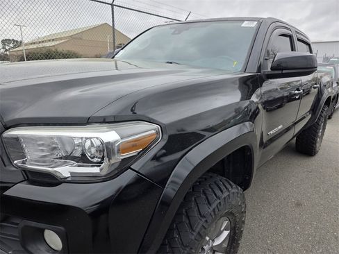Used 2018 Toyota Tacoma SR5 image 10