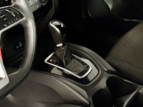 Used 2019 Nissan Rogue S image 27