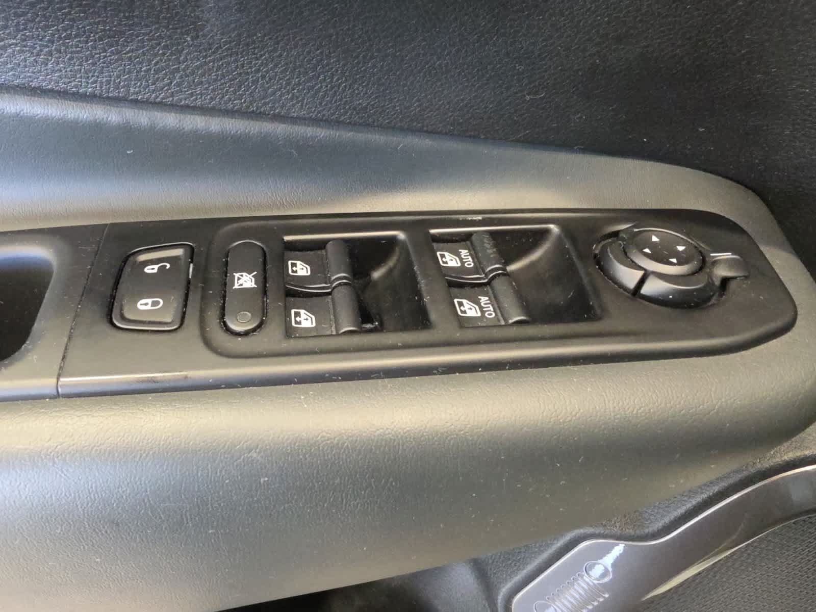 Used 2020 Jeep Renegade Limited AWD/4WD image 17