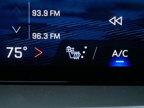 Used 2024 Chevrolet Traverse LT image 21