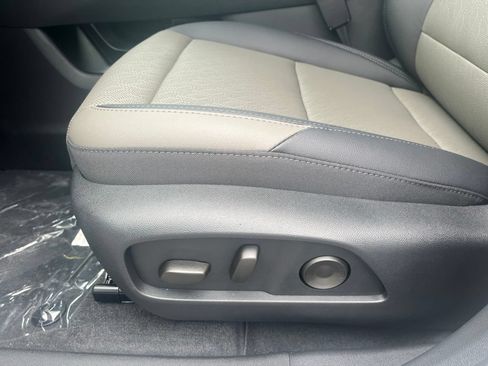 New 2026 Chevrolet Equinox LT w/ Convenience Package II FWD image 14