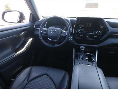 Certified 2024 Toyota Highlander XSE image 24