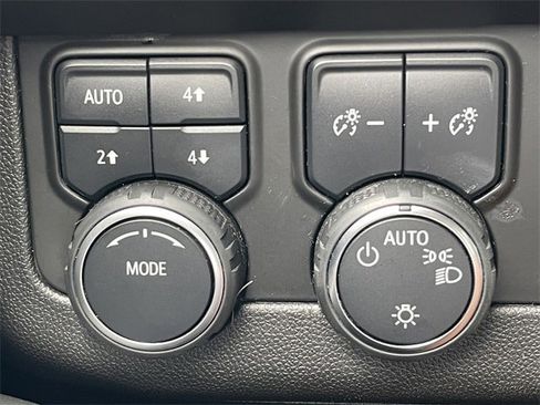 Used 2023 Chevrolet Suburban Premier image 22